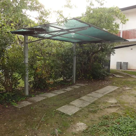 Flat In A With Private Garden 비비오네