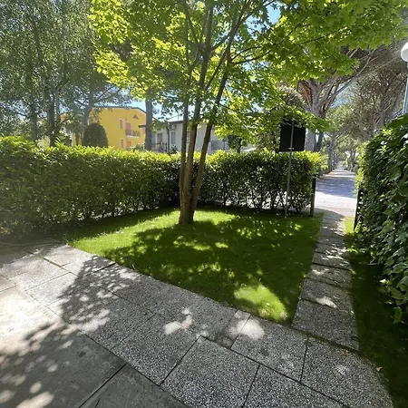 Flat In A With Private Garden Lägenhet Bibione